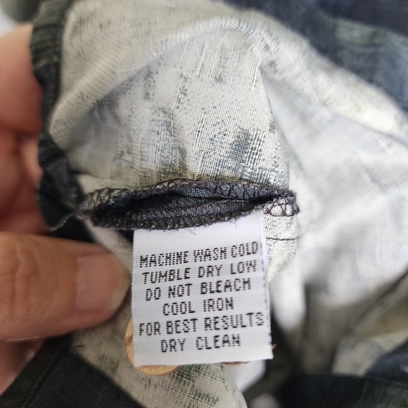 Tommy Bahama Blue and Green Casual Button Down Camp Shirt 100% SILK Medium - Picture 5 of 5